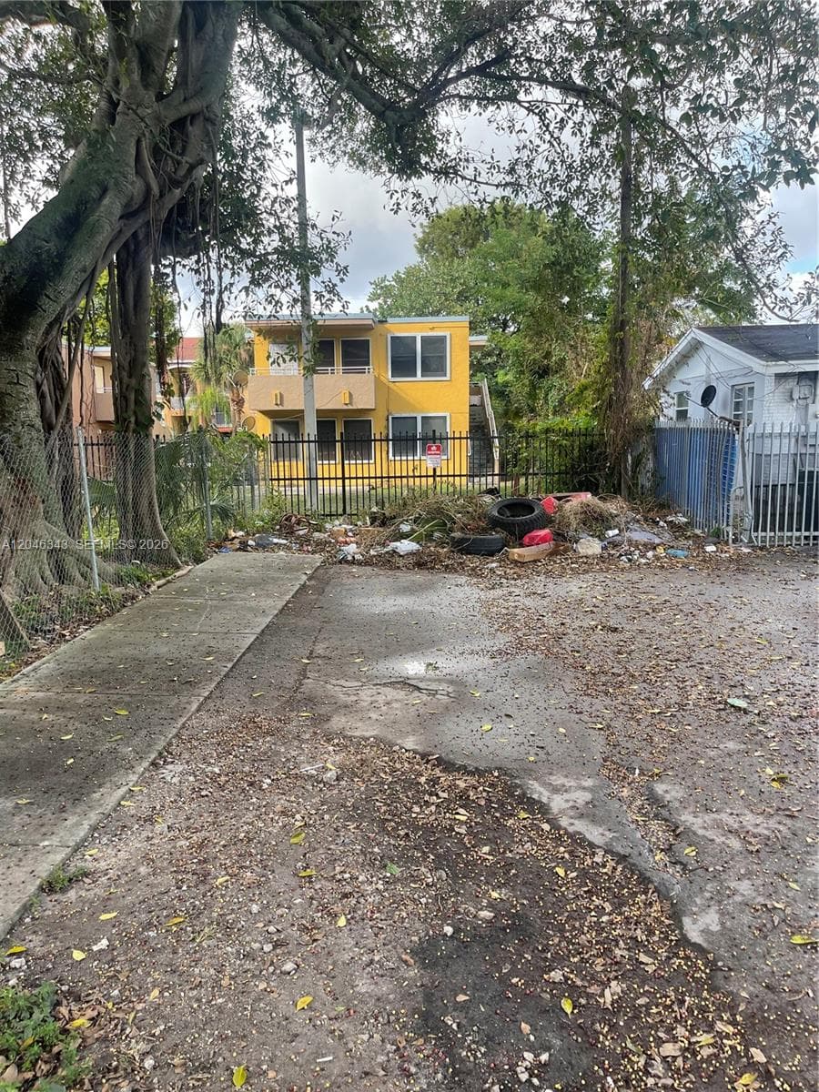 1110 NW 34th St, Miami, FL 33127 photo 2