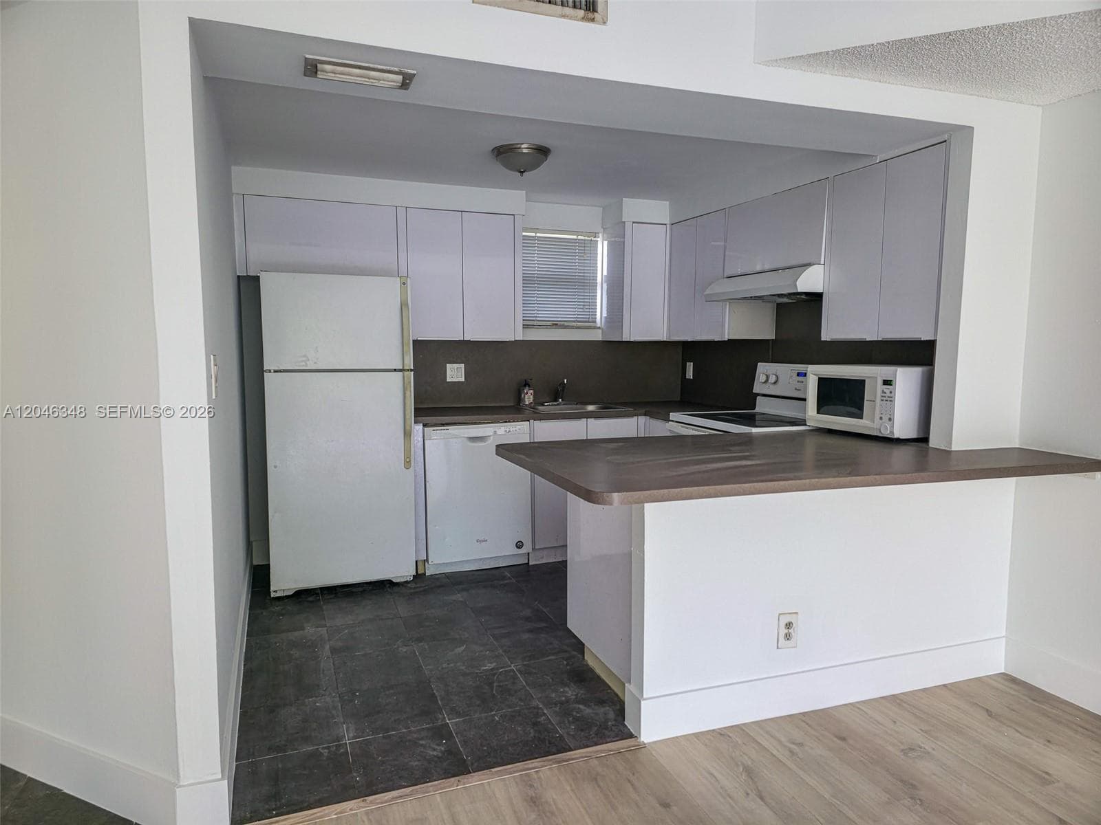 8290 Lake Dr # 422, Doral, FL 33166 photo 4