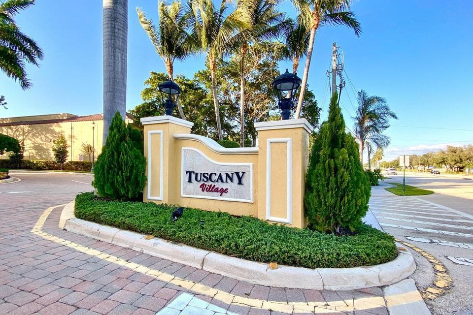 210 NE 69th Circle, Boca Raton, FL 33487 photo 2