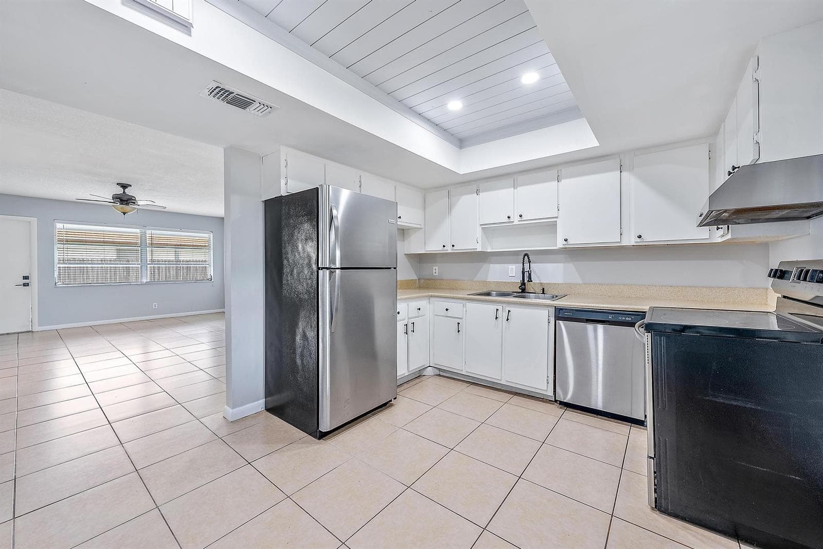 9050 E Highland Pines Boulevard, Palm Beach Gardens, FL 33418 photo 3