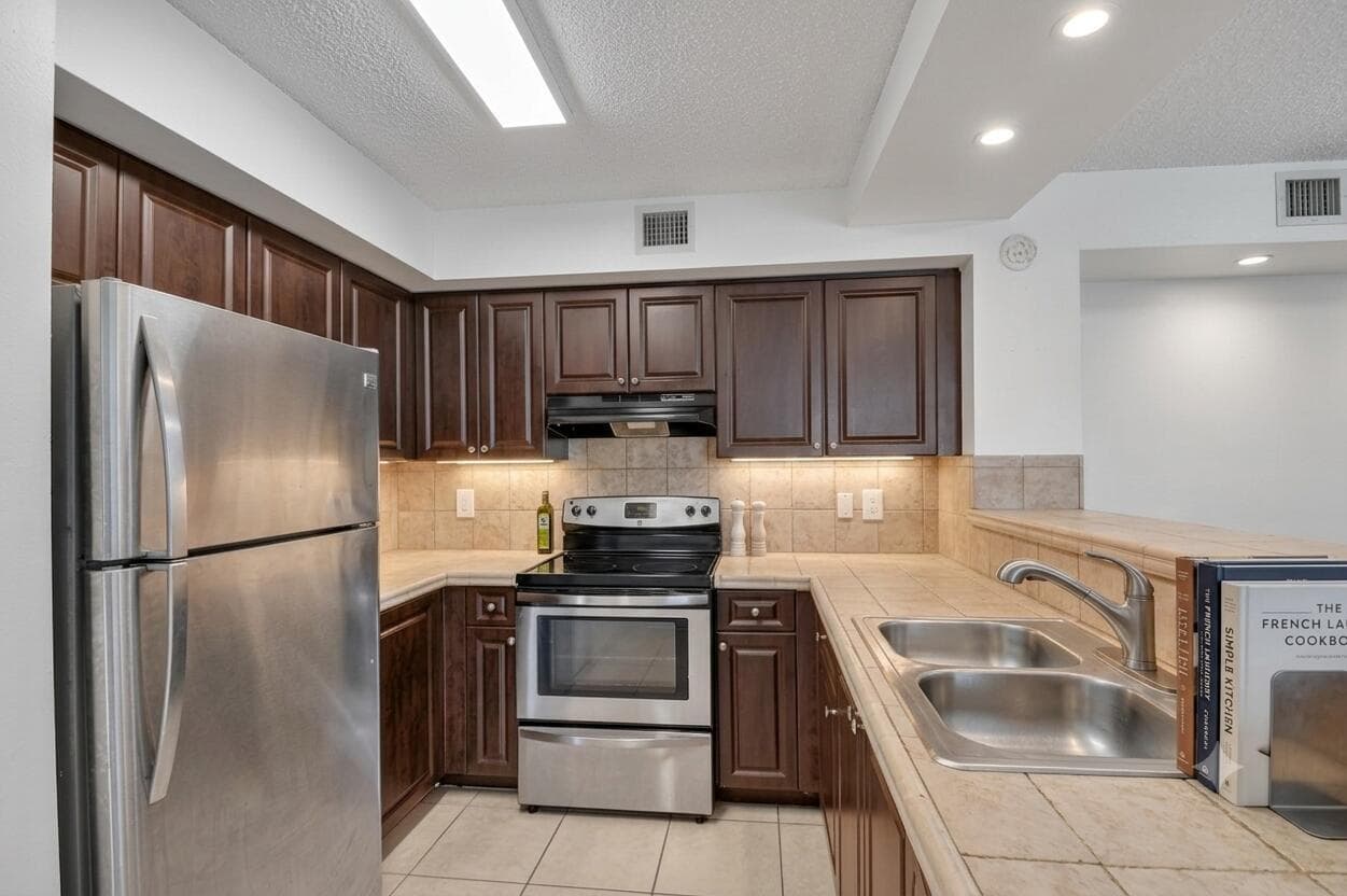 1733 Village Boulevard # 105, West Palm Beach, FL 33409 photo 4