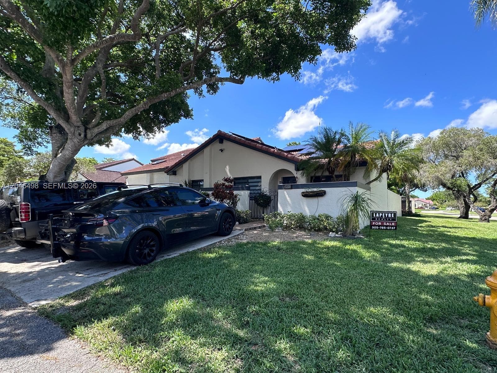 6633 NW 178th Ter, Hialeah, FL 33015 photo 2