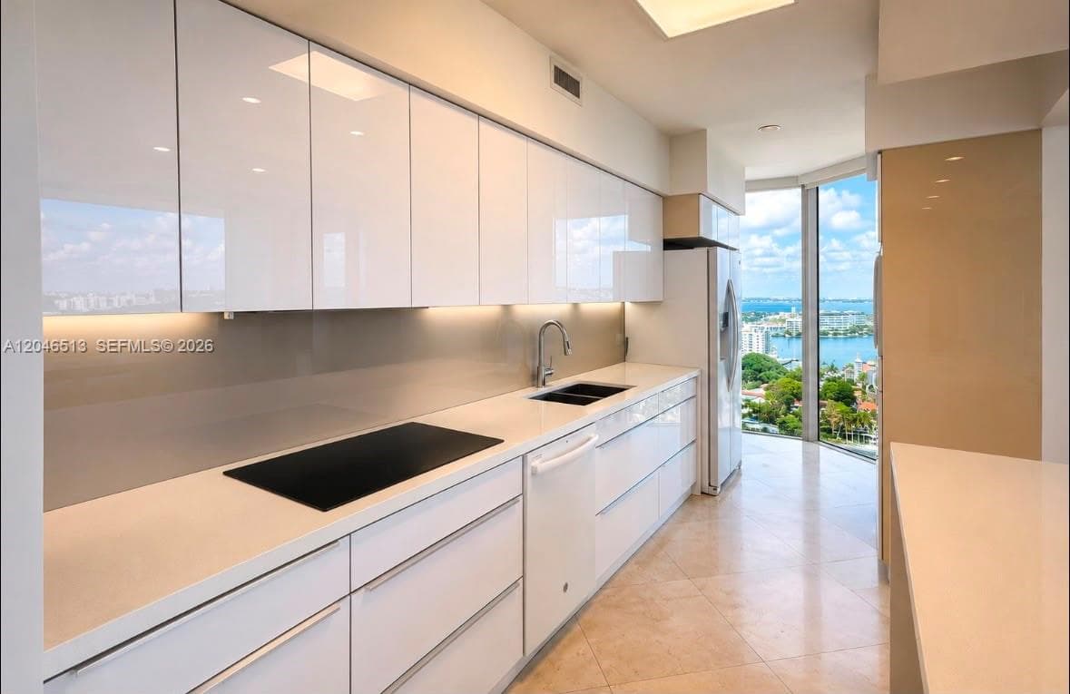 4775 Collins Ave # 2407, Miami Beach, FL 33140 photo 3