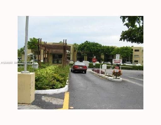 8075 SW 107th Ave # 305, Miami, FL 33173 photo 3