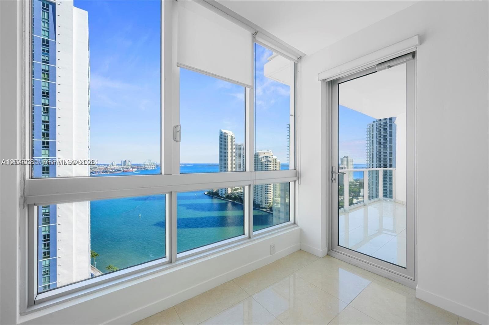 300 S Biscayne Blvd # T-2612, Miami, FL 33131 photo 2