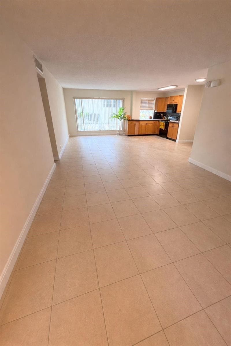 7910 Taft Street # 109, Pembroke Pines, FL 33024 photo 2