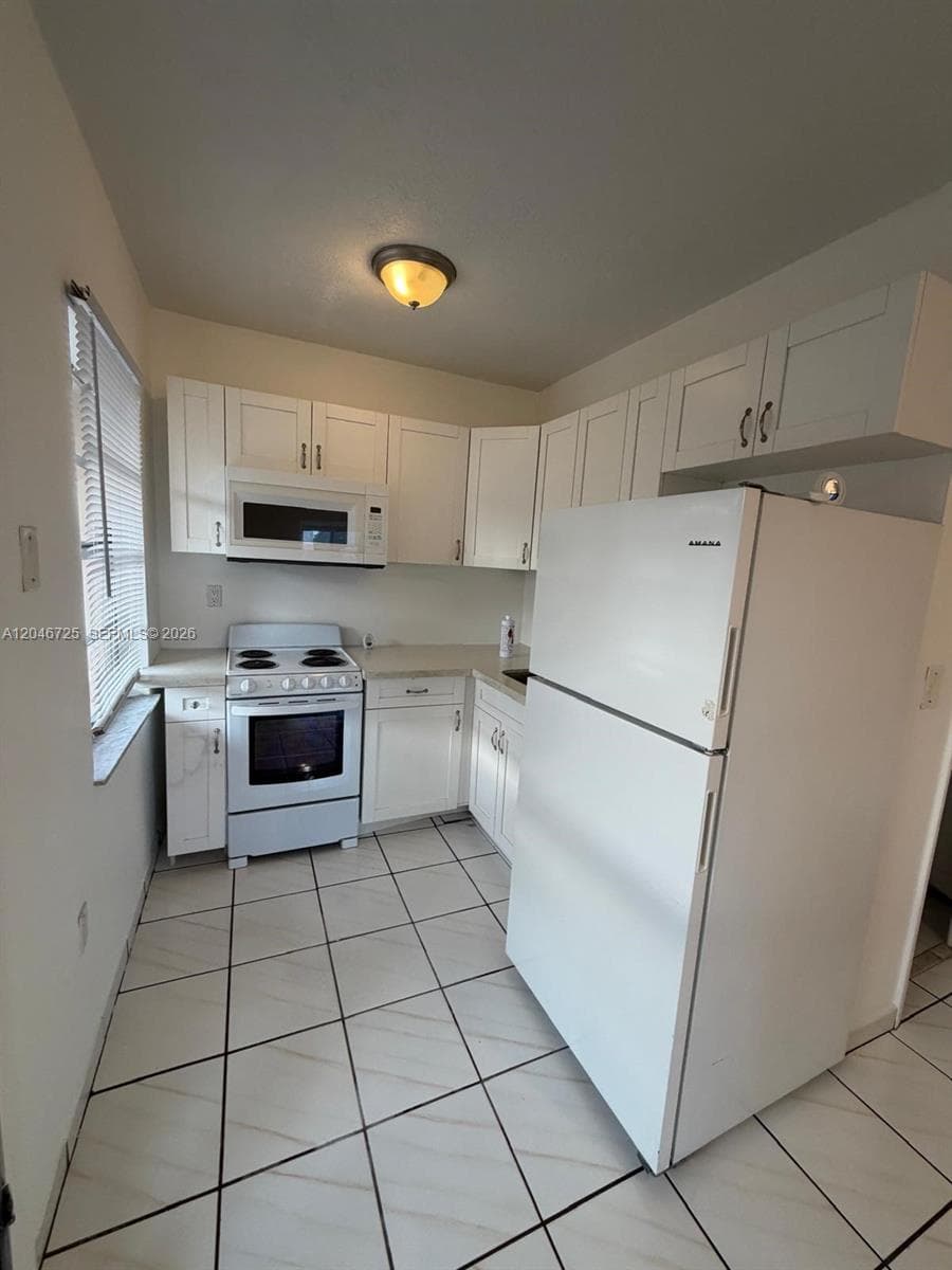 1036 NW 3rd St # 2, Miami, FL 33128 photo 3