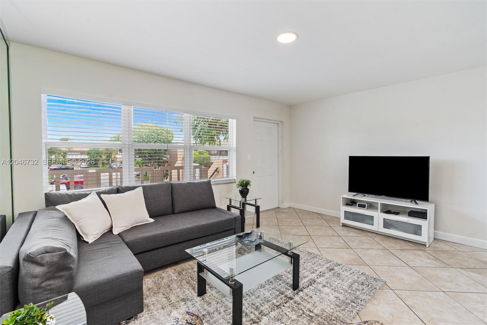 9101 Sunrise Lakes Blvd # 202, Sunrise, FL 33322 photo 2
