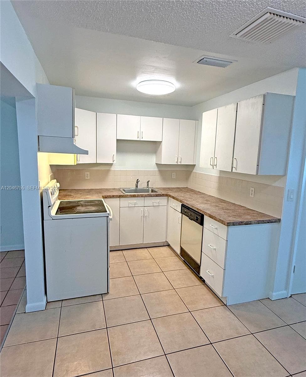 12096 Dolphin Dr, Palm Beach Gardens, FL 33410 photo 4
