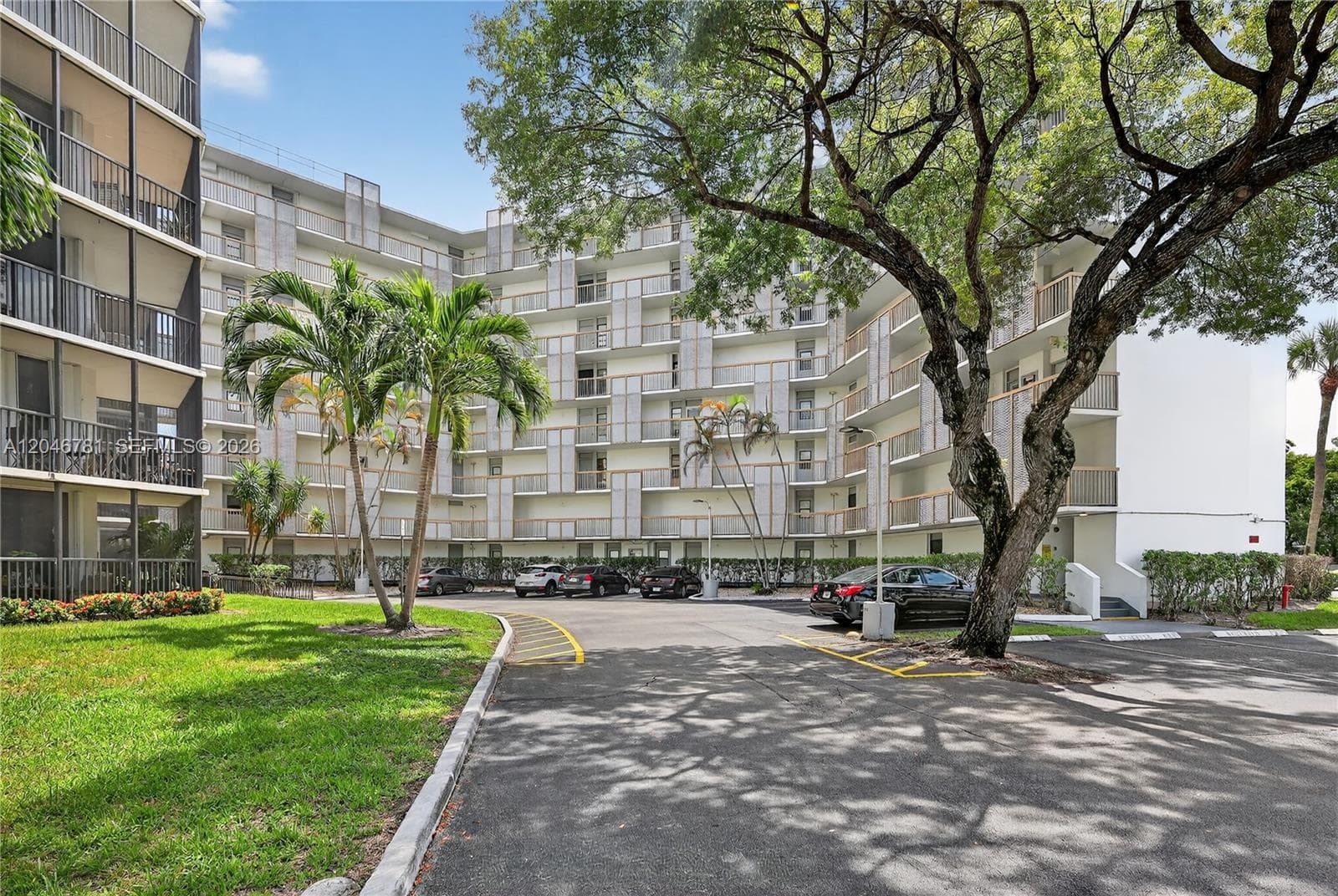 3401 N Country Club Dr # 109, Aventura, FL 33180 photo 2
