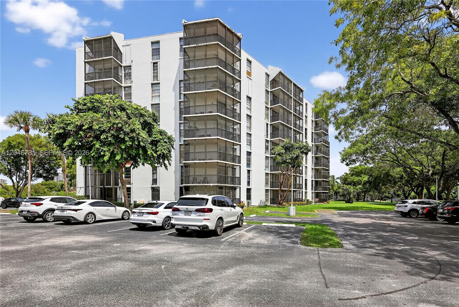 3401 N Country Club Dr # 109, Aventura, FL 33180