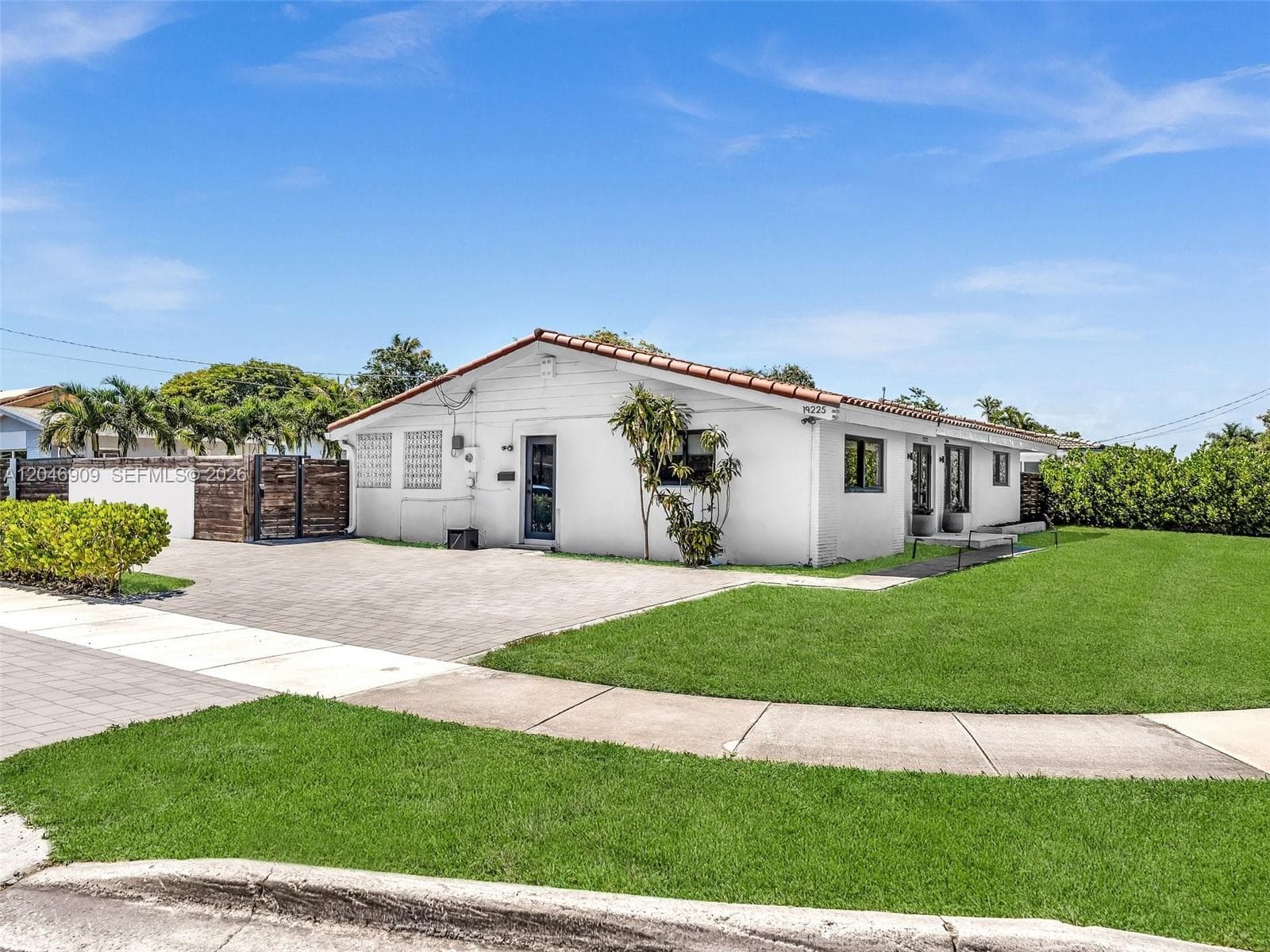 19225 NE 18th Ave, Miami, FL 33179 photo 2