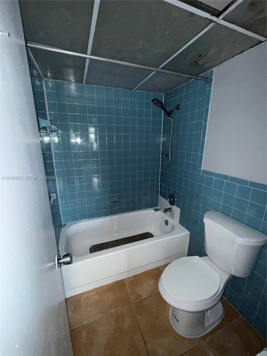 6960 Miami Gardens Dr # 2-431A, Hialeah, FL 33015 photo 3