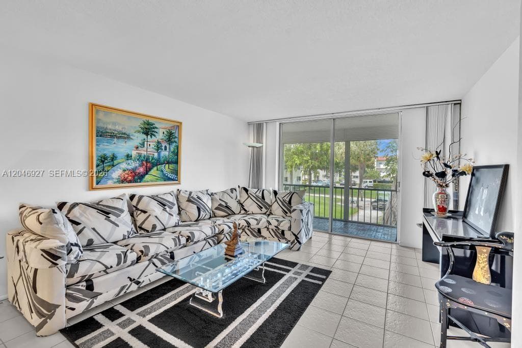 671 S Hollybrook Dr # 209, Pembroke Pines, FL 33025 photo 2