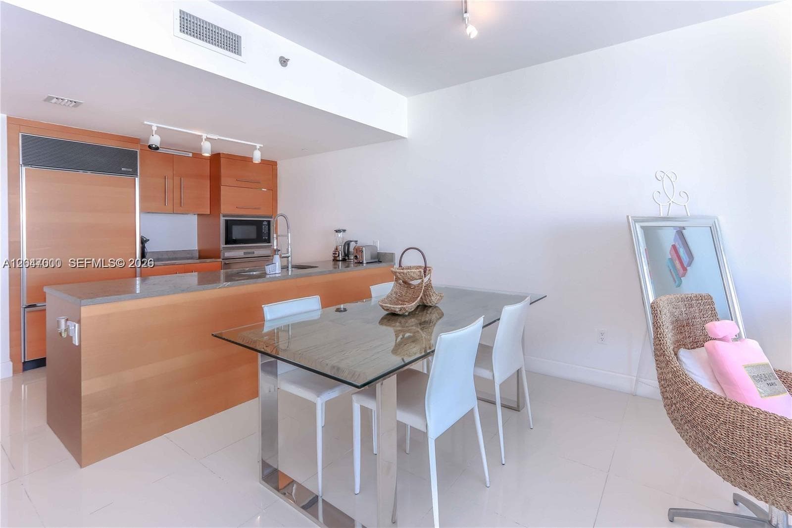 475 Brickell Ave # 4612, Miami, FL 33131 photo 3