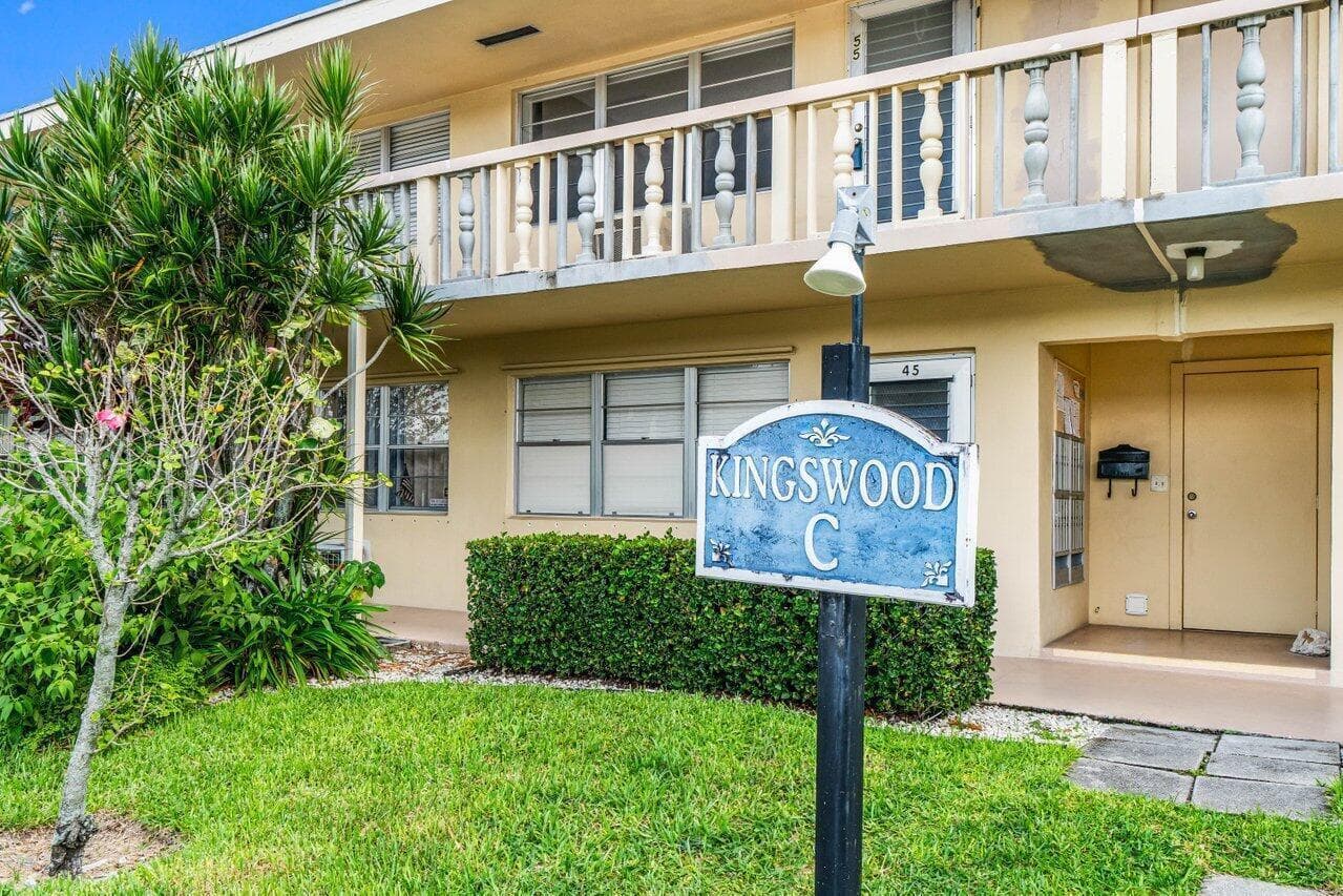 52 Kingswood C, West Palm Beach, FL 33417 photo 2