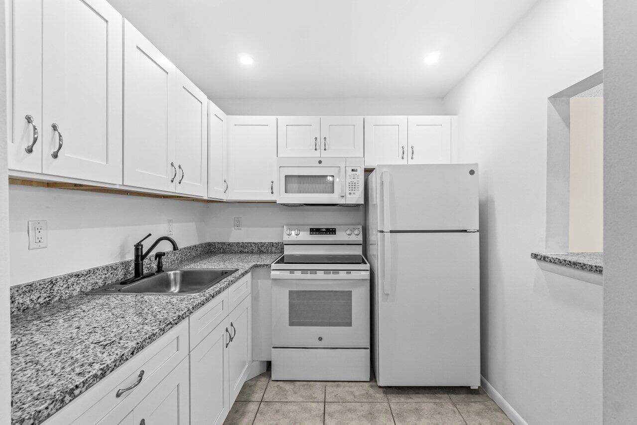 52 Kingswood C, West Palm Beach, FL 33417 photo 5
