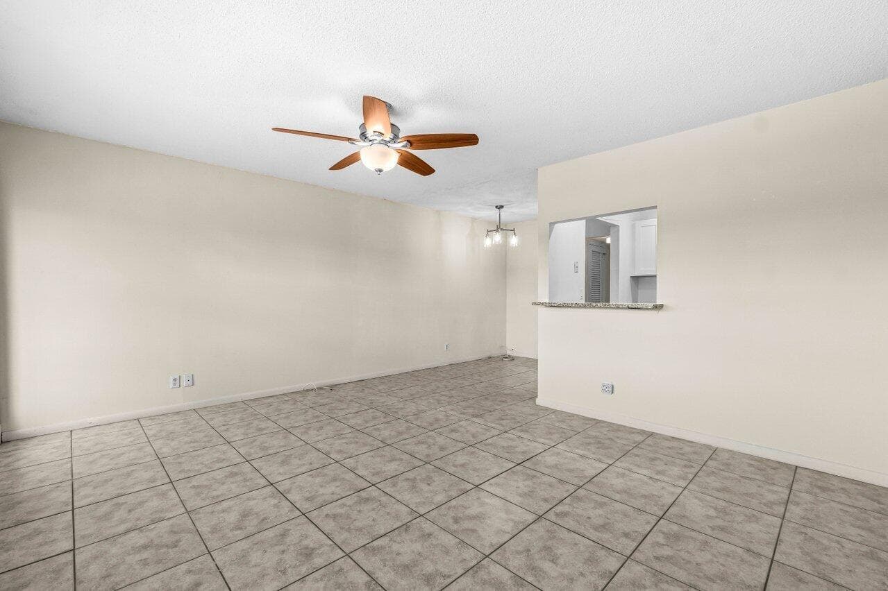 52 Kingswood C, West Palm Beach, FL 33417 photo 4