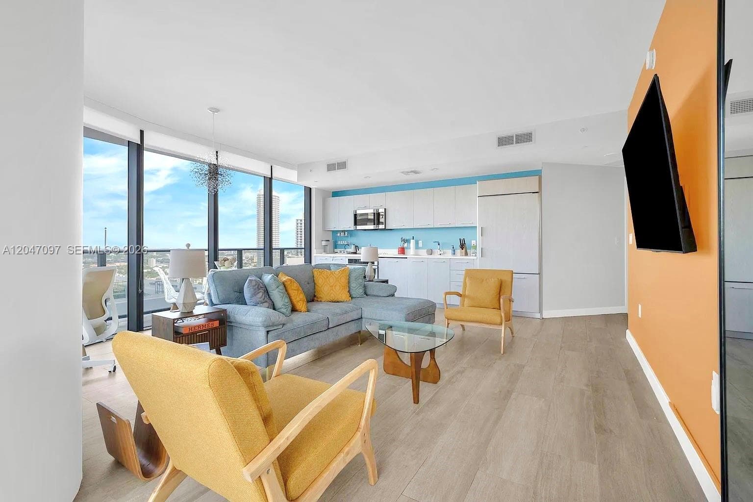 55 SW 9th St # 3306, Miami, FL 33130 photo 2