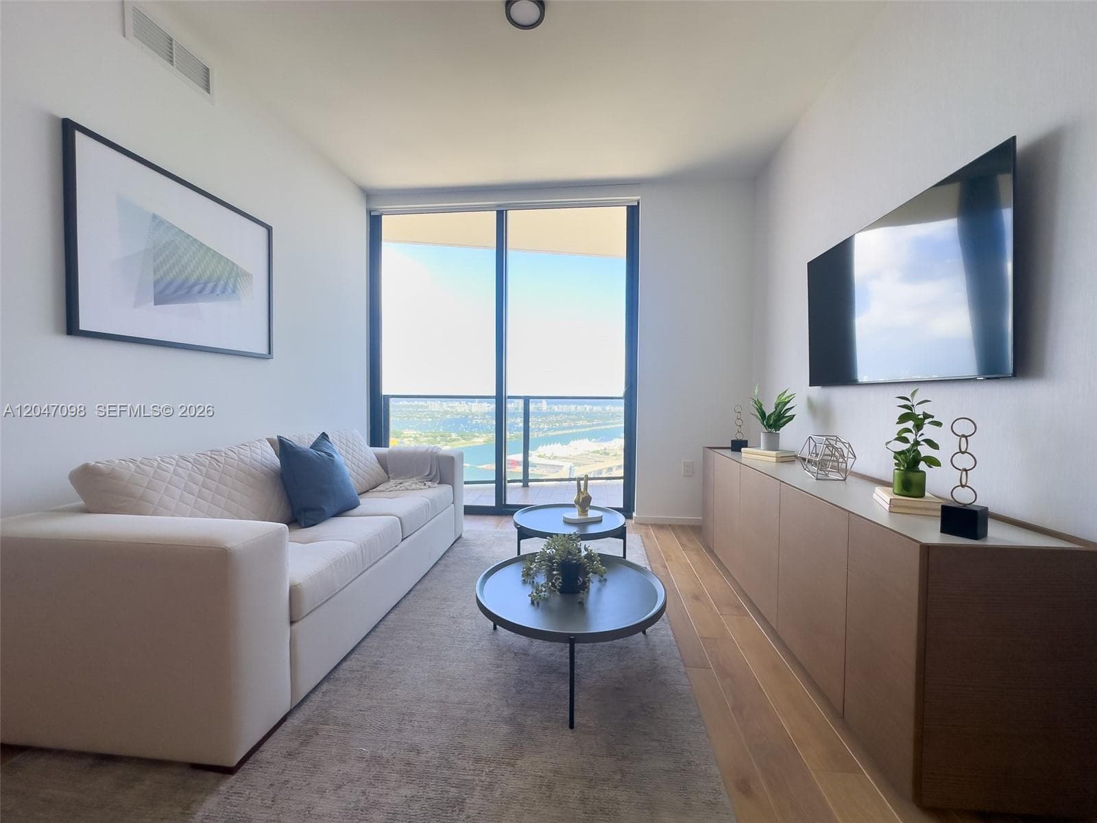 398 NE 5th St # 4210, Miami, FL 33132 photo 3