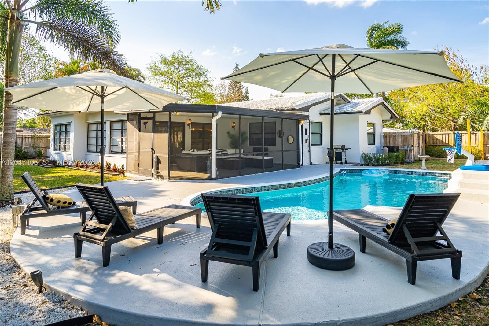 714 NE 2nd St, Pompano Beach, FL 33060 photo 2