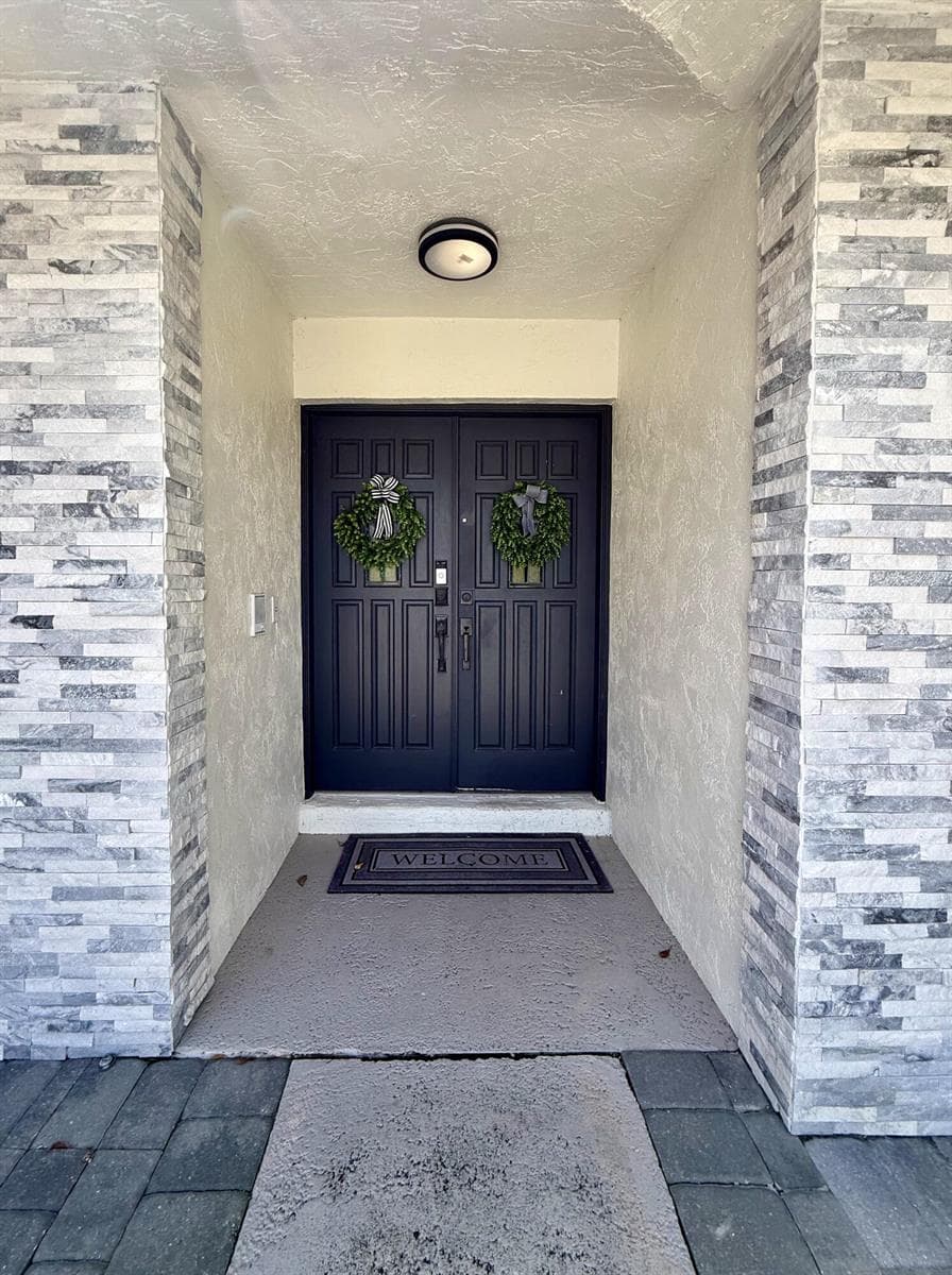 325 Knotty Wood Lane, Wellington, FL 33414 photo 2