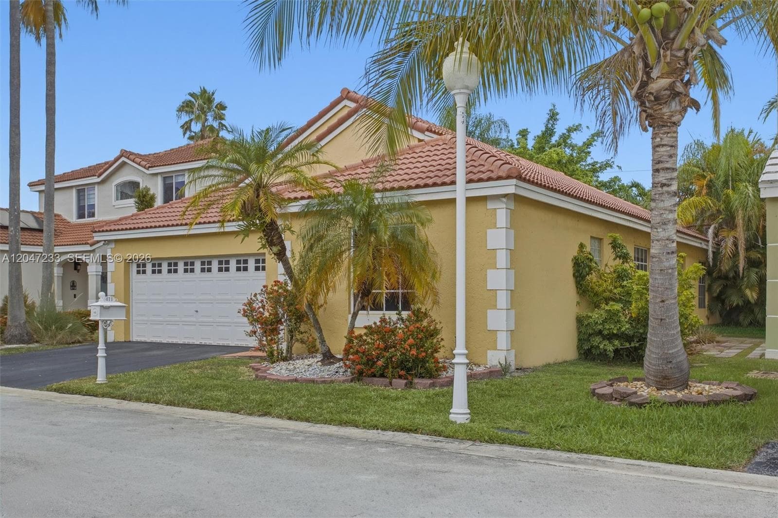 411 Bermuda Springs Dr, Weston, FL 33326 photo 2