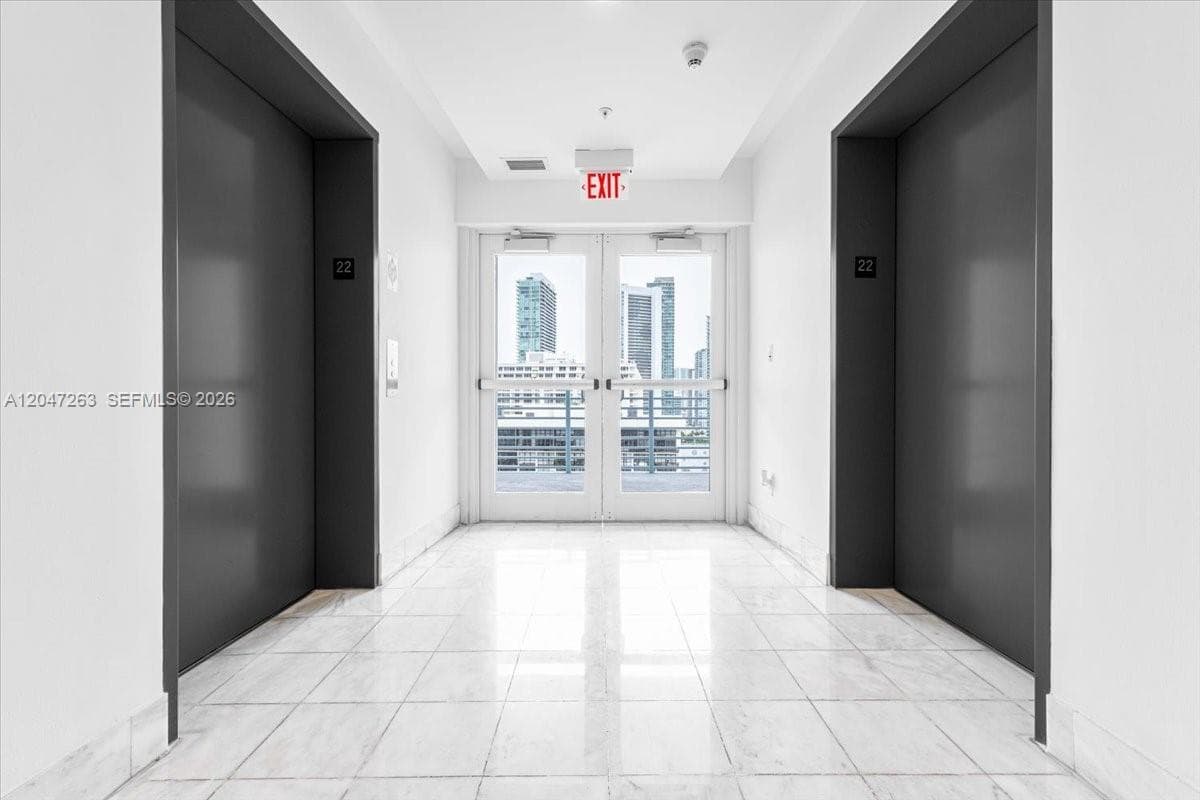 601 NE 36th St # 2203, Miami, FL 33137 photo 3