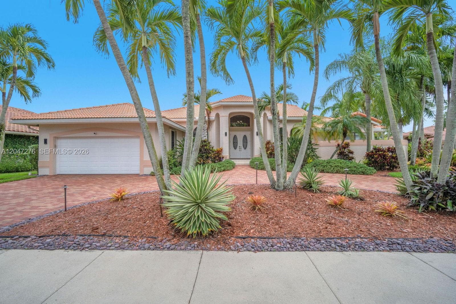 392 Coconut Cir, Weston, FL 33326 photo 2