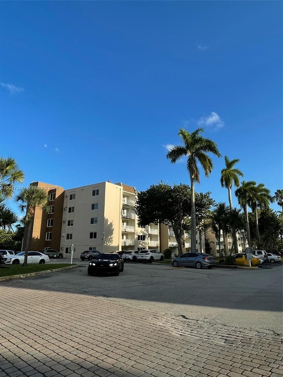 6950 Miami Gardens Dr # 2-312A, Hialeah, FL 33015