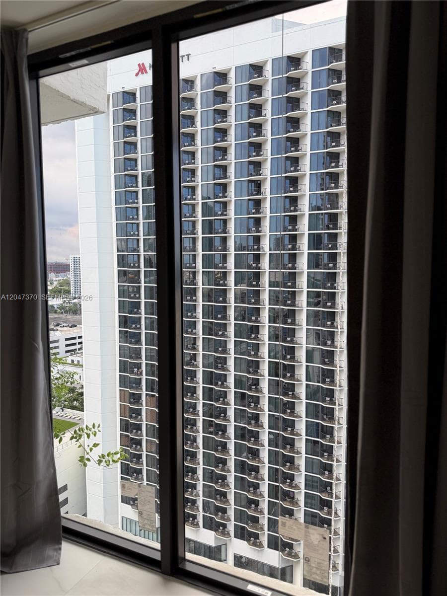 555 NE 15th St # 23D, Miami, FL 33132 photo 4