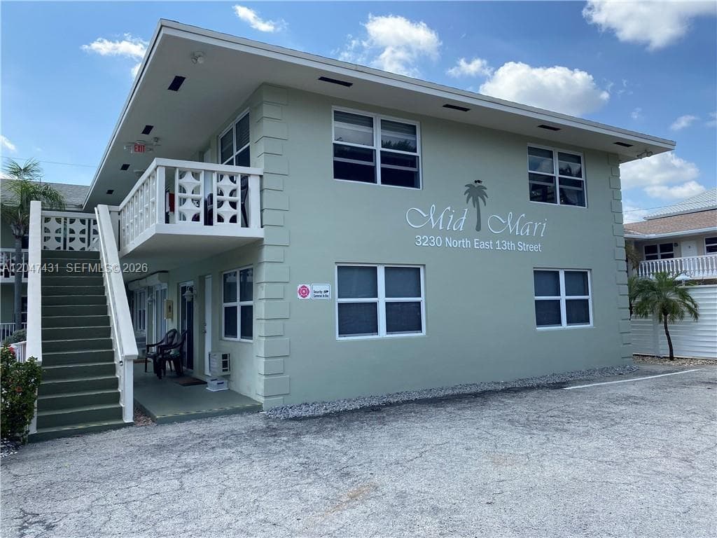 3230 NE 13th St # 2, Pompano Beach, FL 33062