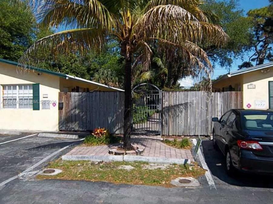 716 SW 14th Ave # 3, Fort Lauderdale, FL 33312 photo 2