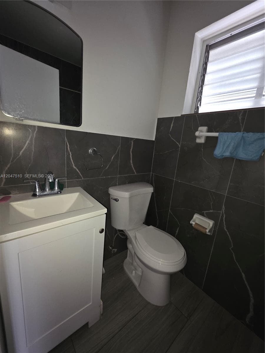 15 Esplanade Dr # B, Miami Springs, FL 33166 photo 4