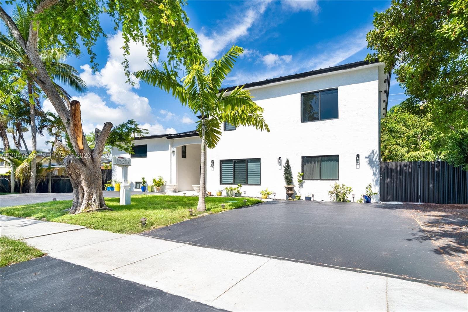 20200 NE 14th Ave, Miami, FL 33179 photo 2