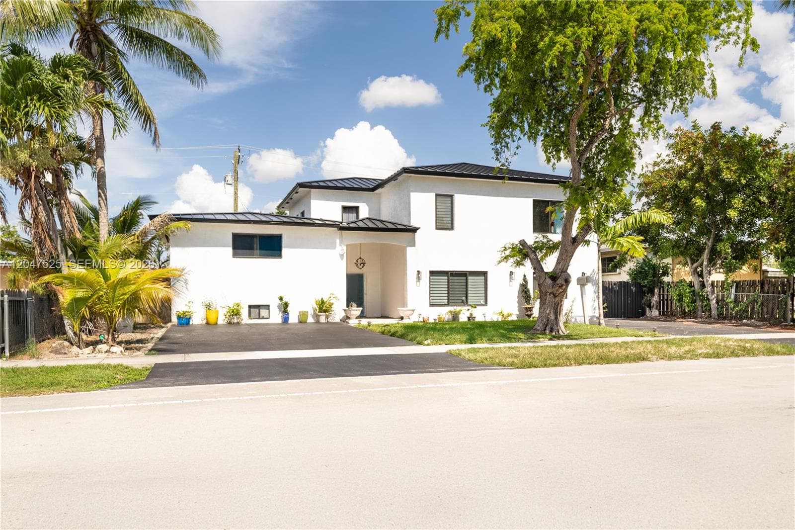 20200 NE 14th Ave, Miami, FL 33179