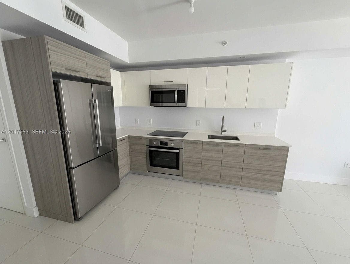 1300 Brickell Bay Dr # 1110, Miami, FL 33131 photo 3