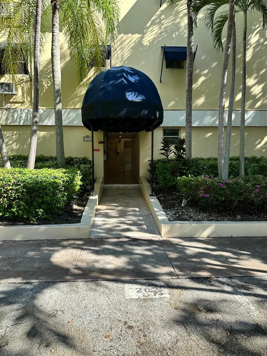 427 Santander Ave # 205, Coral Gables, FL 33134 photo 2