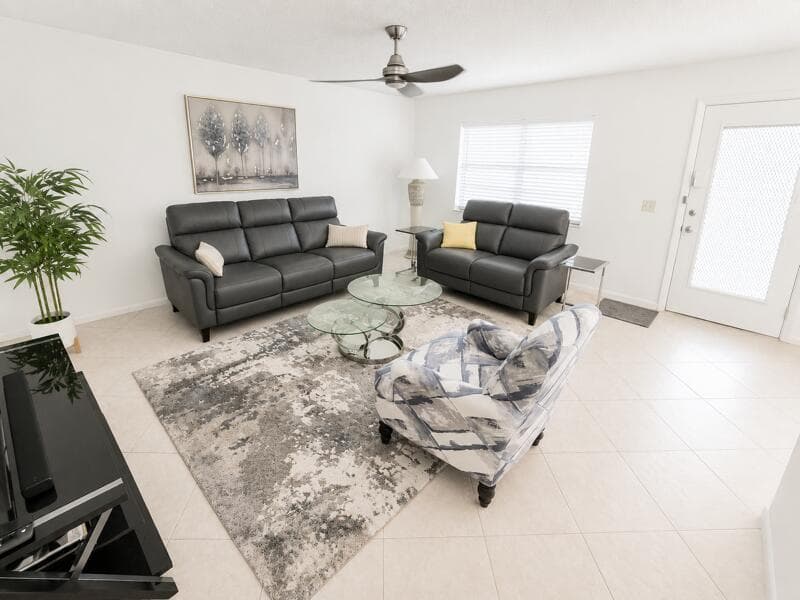 567 Burgundy L, Delray Beach, FL 33484 photo 2