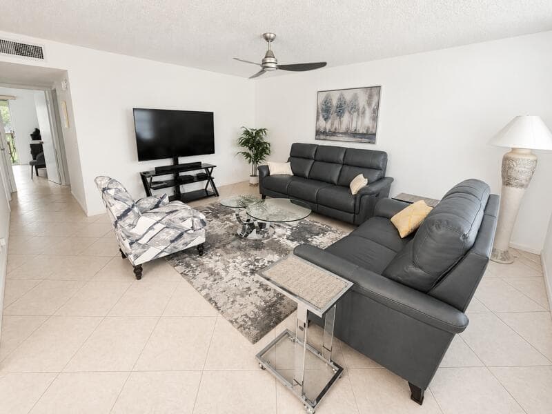 567 Burgundy L, Delray Beach, FL 33484 photo 3
