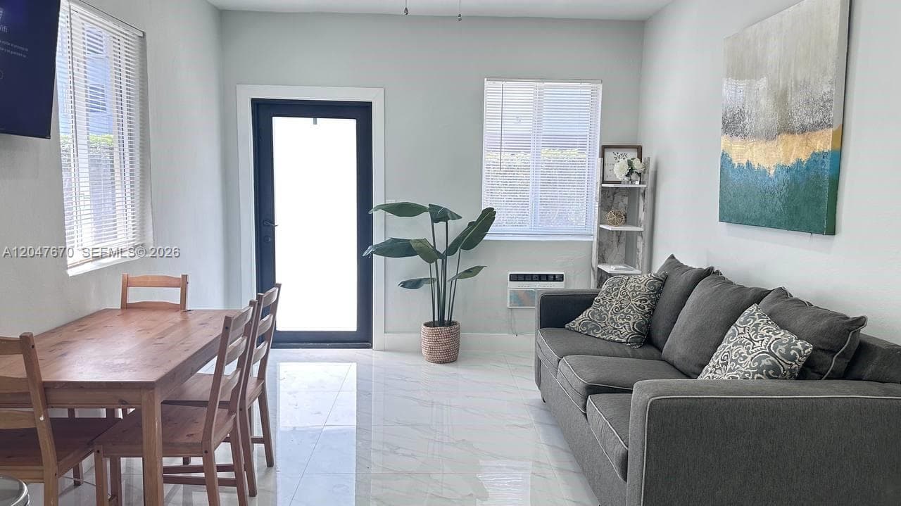 320 SW 29th Rd # Cottage, Miami, FL 33129 photo 3
