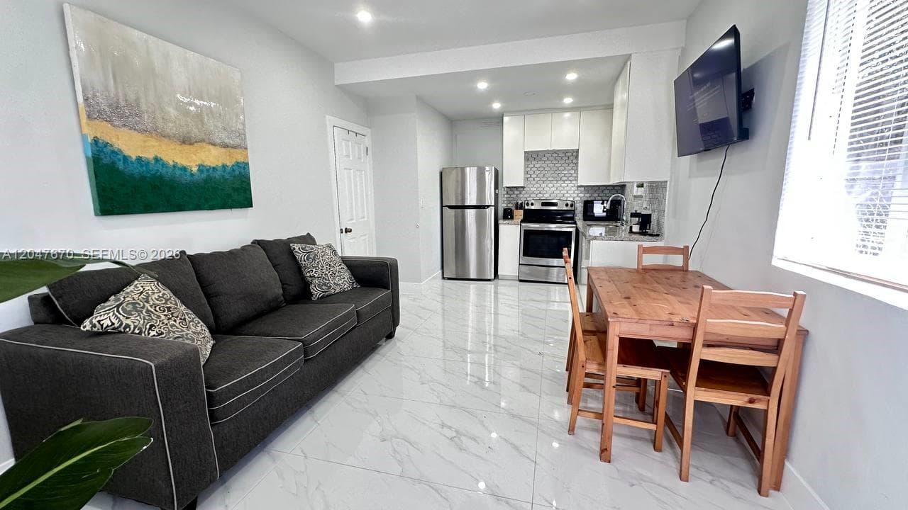 320 SW 29th Rd # Cottage, Miami, FL 33129 photo 4