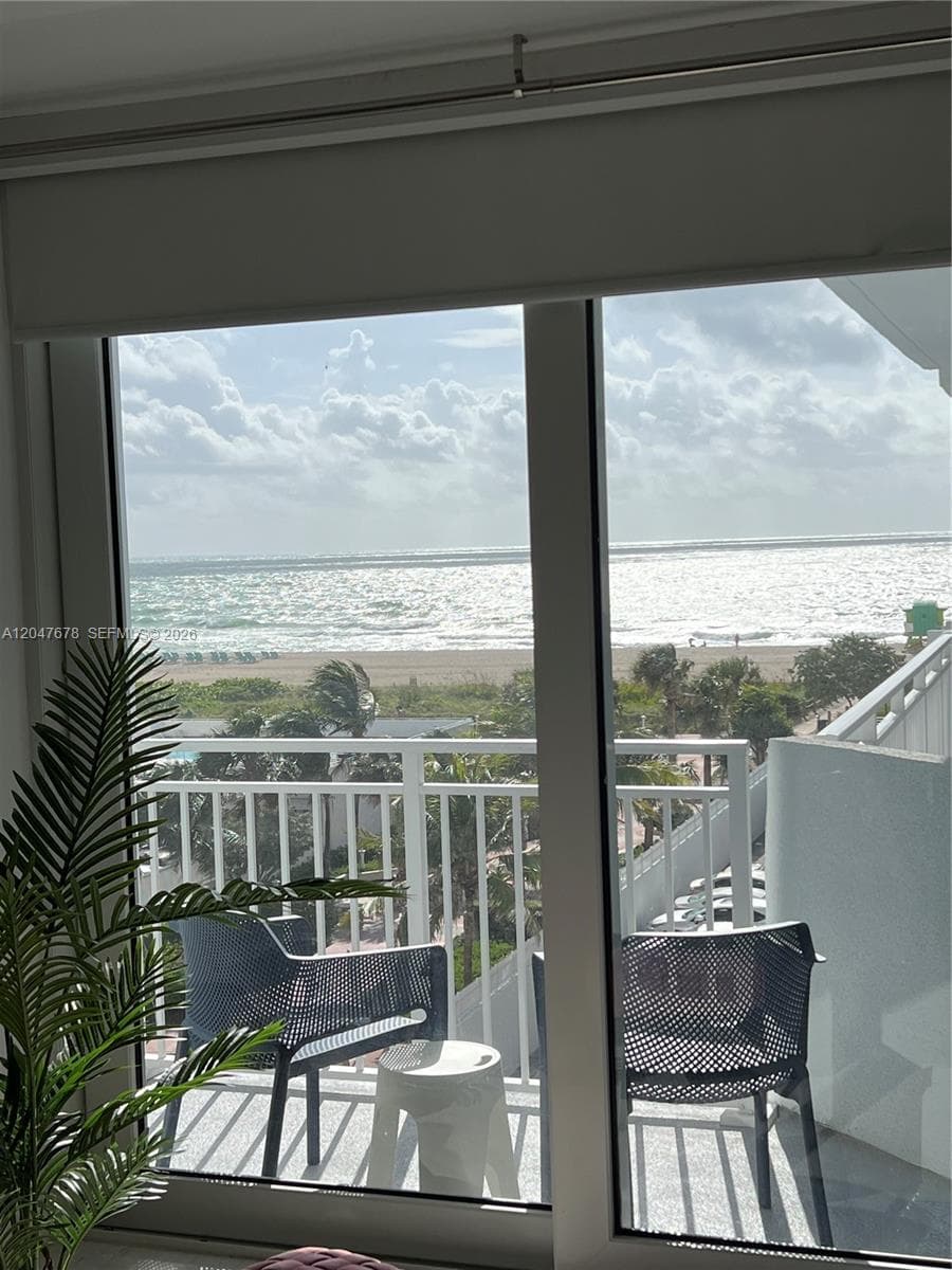 345 Ocean Dr # 525, Miami Beach, FL 33139 photo 2