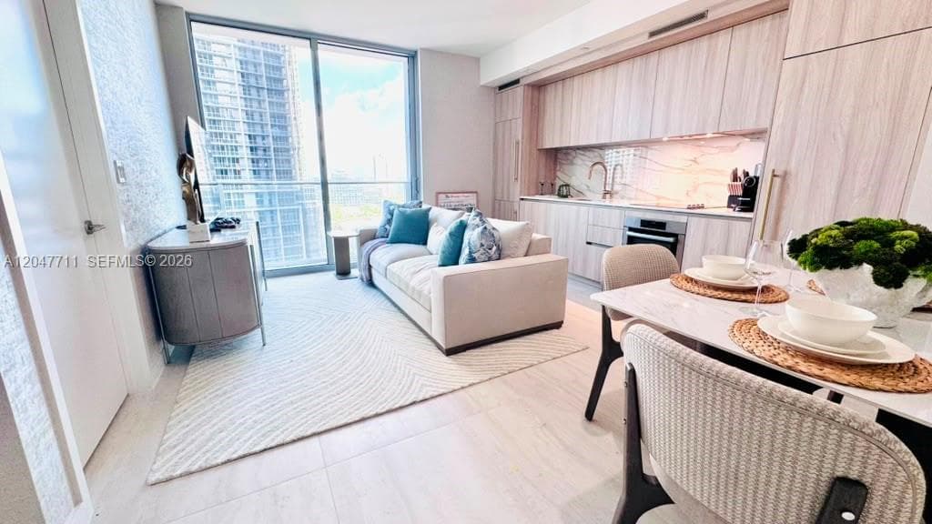 77 NE 5th St # 1715, Miami, FL 33131 photo 2