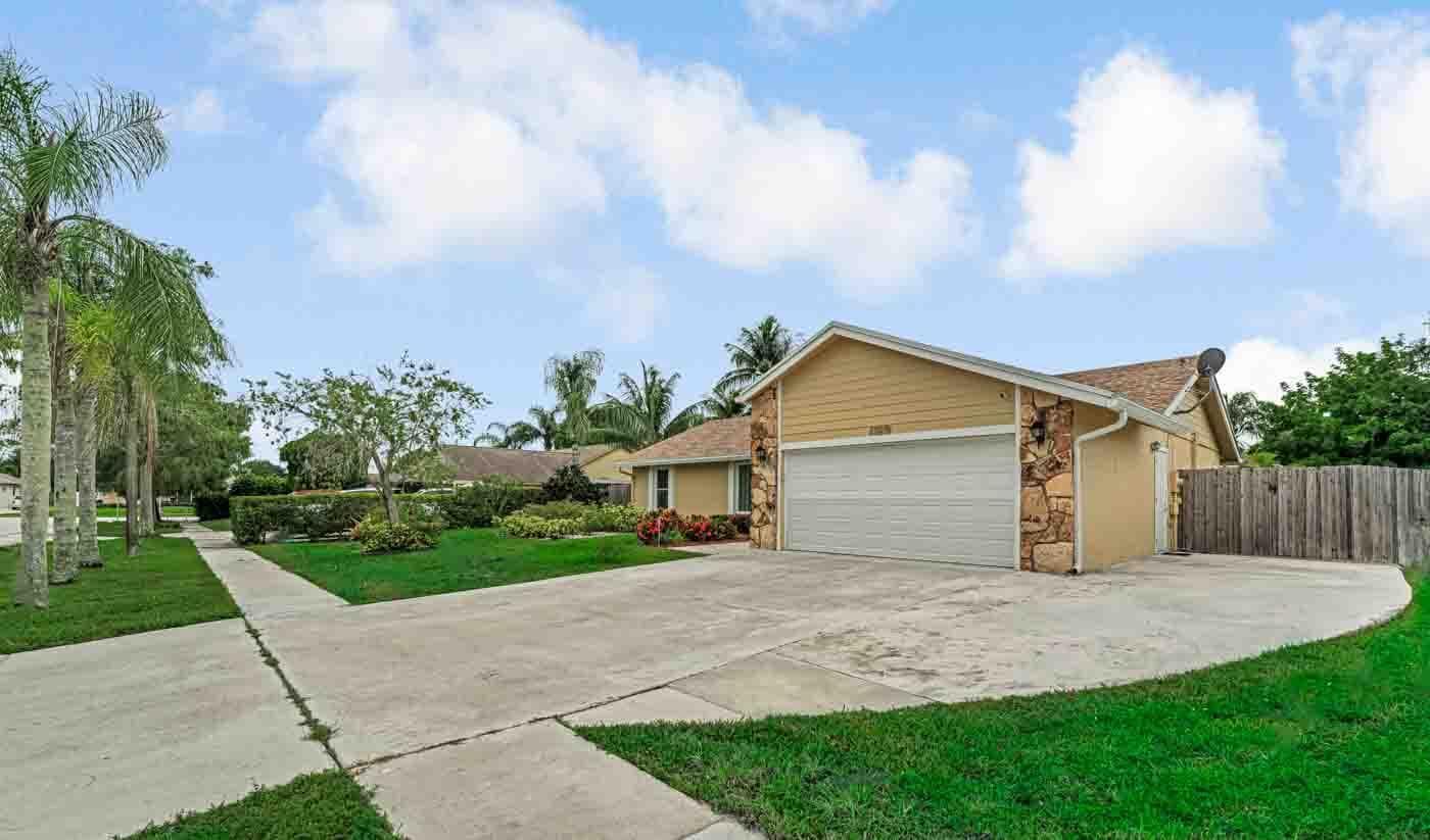 427 Las Palmas Street, Royal Palm Beach, FL 33411 photo 2