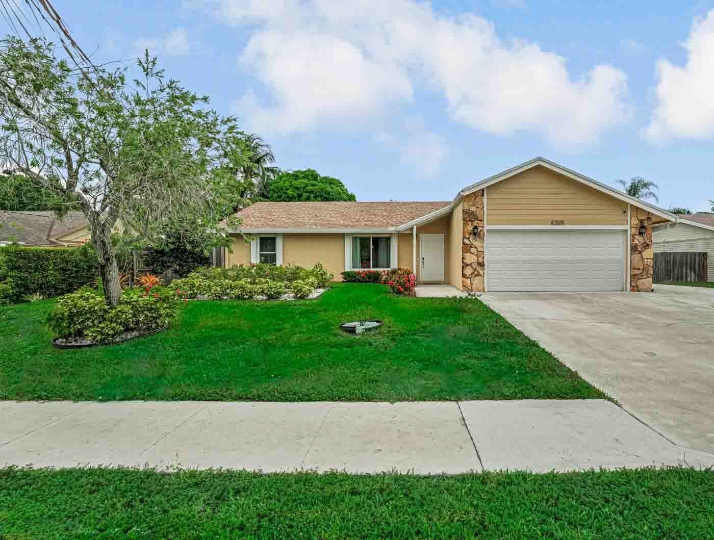 427 Las Palmas Street, Royal Palm Beach, FL 33411