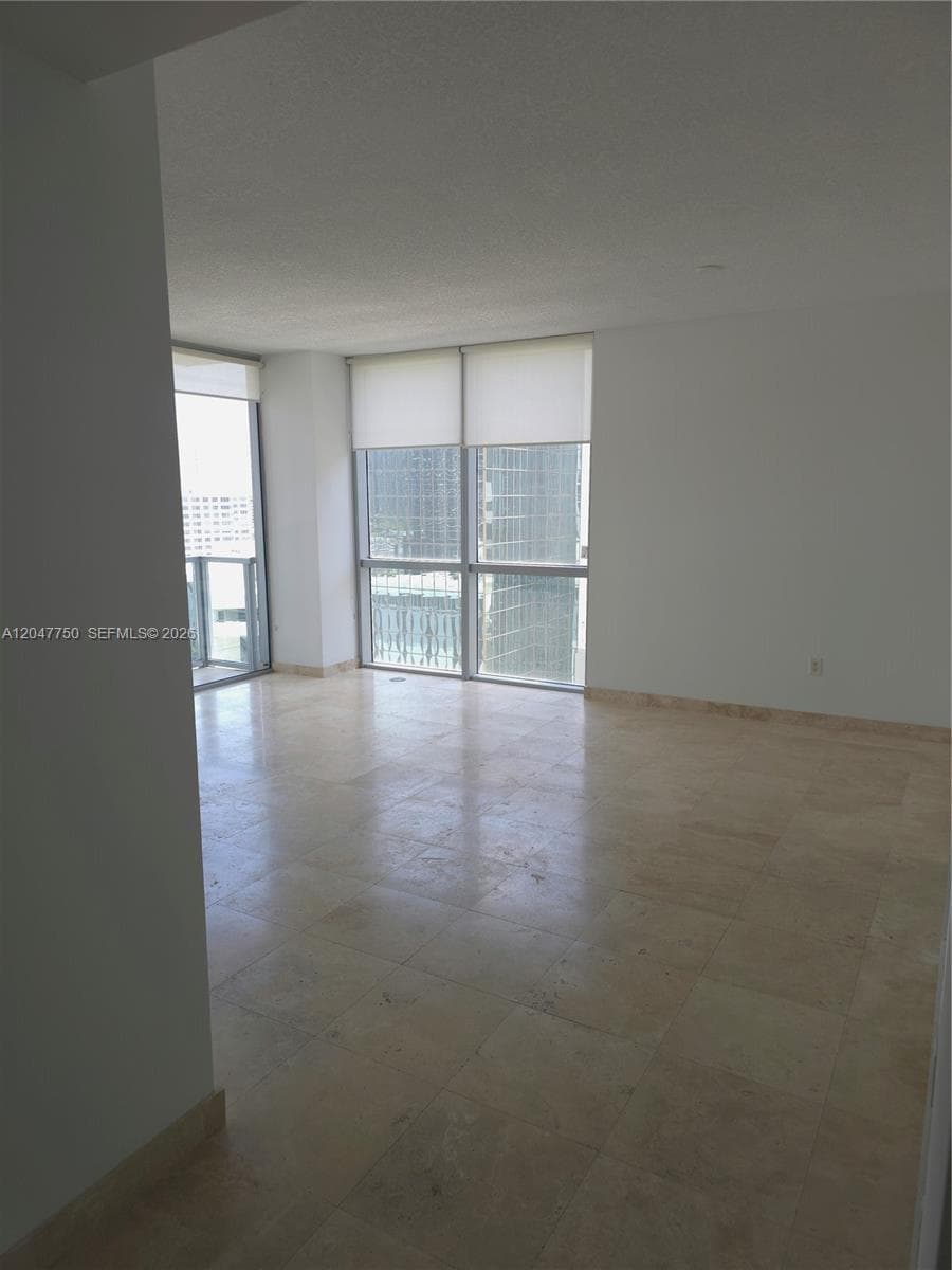 1060 Brickell Ave # 1701, Miami, FL 33131 photo 2