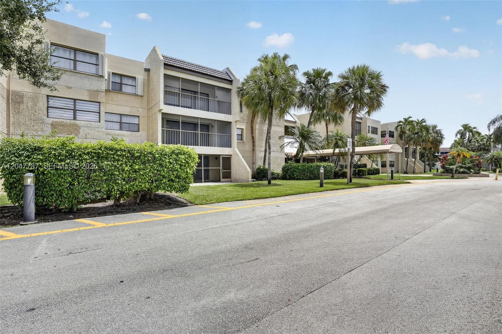 220 Lakeview Dr # 210, Weston, FL 33326