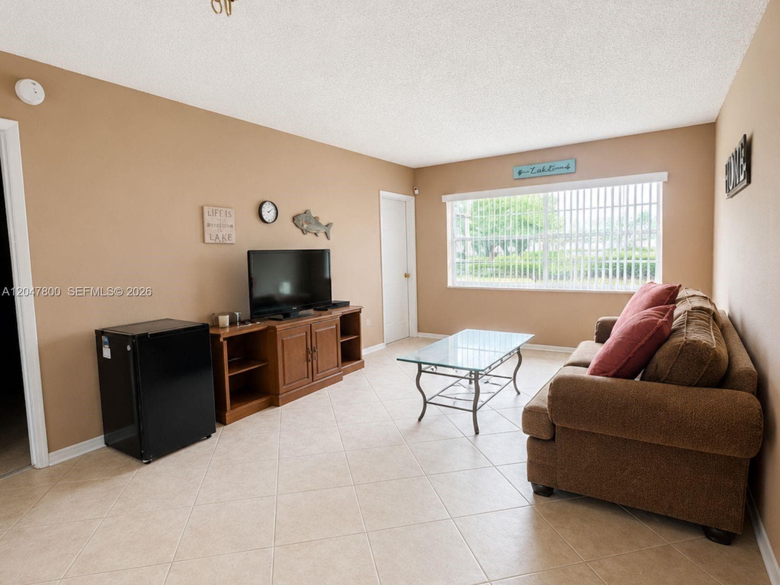 4700 NW 35th St # 411, Lauderdale Lakes, FL 33319 photo 2