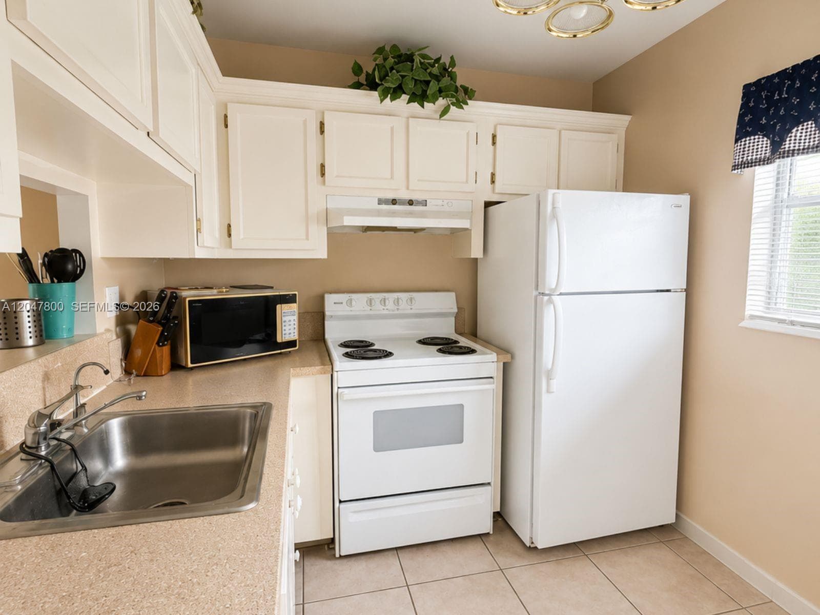 4700 NW 35th St # 411, Lauderdale Lakes, FL 33319 photo 4